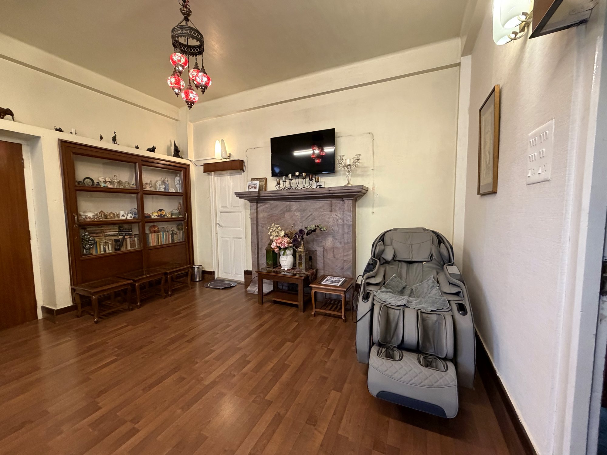 The lounge with the fireplace